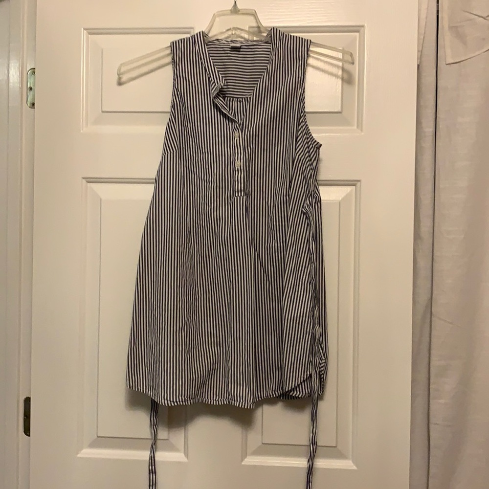 Sleeveless maternity top